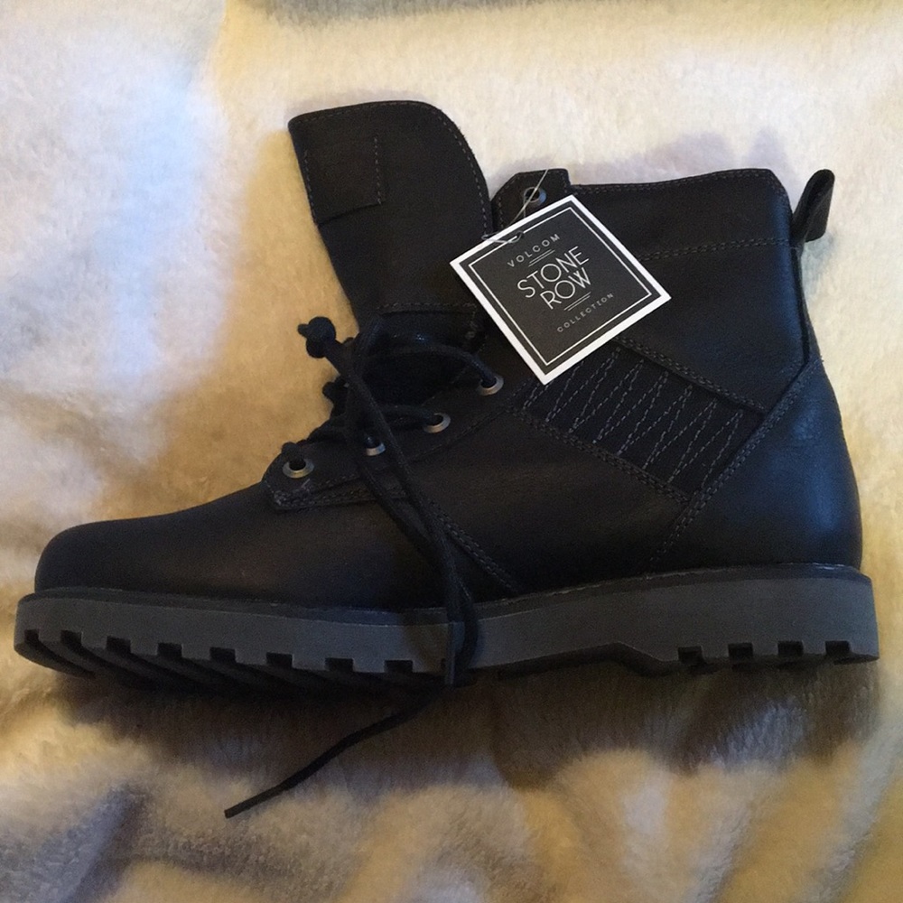 Volcom “hemlock” black boots